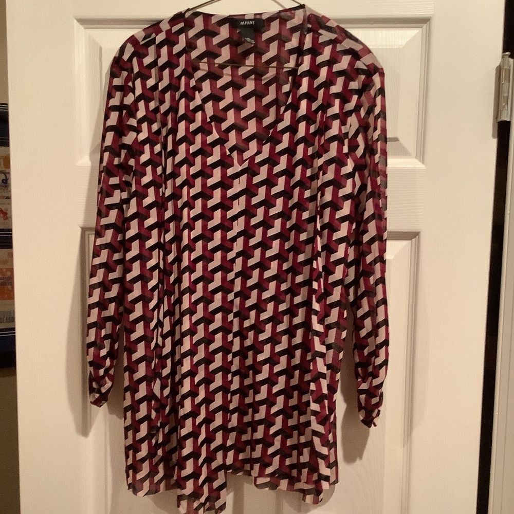 Women’s Alfani vneck shirt